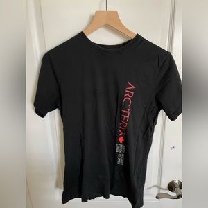 Arcteryx Small black t shirt